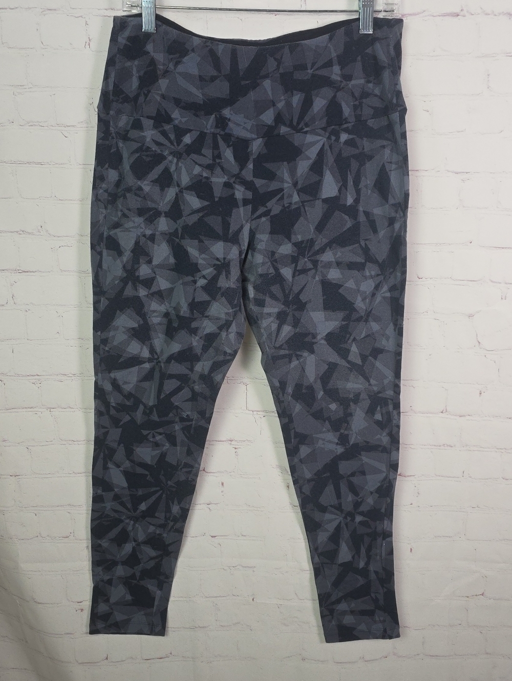Sunday Black & GrayLarge Geometric High-Waist Leggings